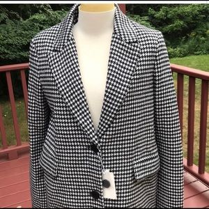 Bershka small houndstooth knee length jacket.
